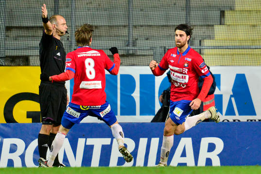 Örgrytes George Mourad jublar med Johan Lundgren