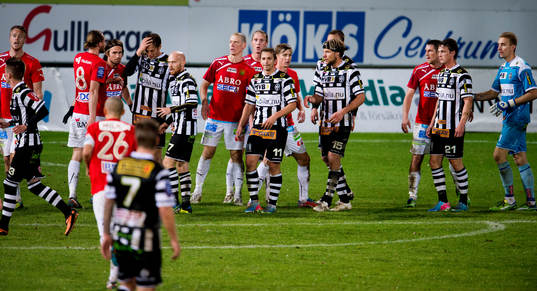Många spelare i straffområdet