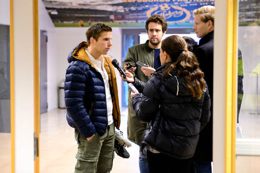 Elfsborgs Anders Svensson blir intervjuad
