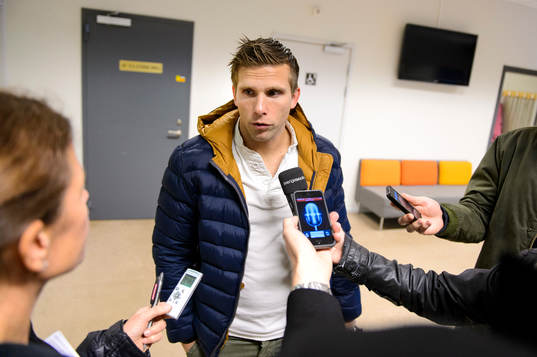 Elfsborgs Anders Svensson blir intervjuad