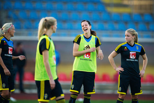 Lotta Schelin skrattar