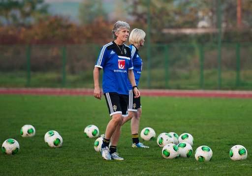 Förbundskapten Pia Sundhage och assisterande