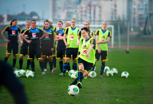 Lotta Schelin skjuter