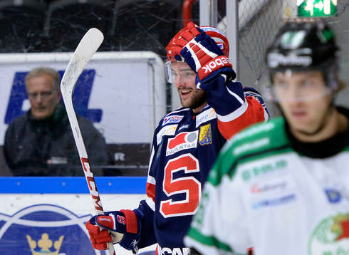 Södertäljes Linus Fröberg jublar