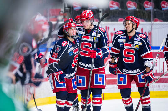Södertälje jublar tillsamman med sin målskytt David