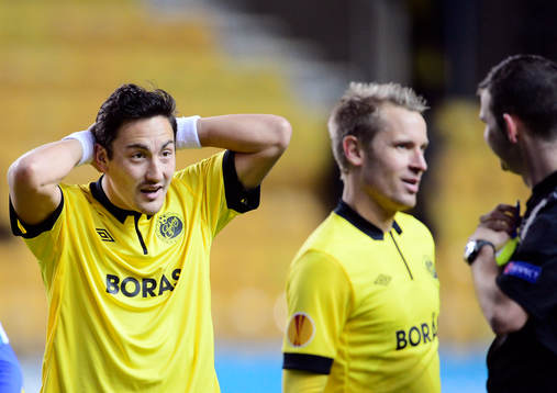 Elfsborgs Stefan Ishizaki och Andreas Klarström pratar med