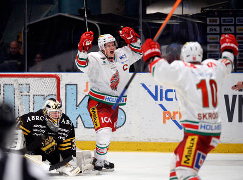 Modos Samuel Påhlsson jublar