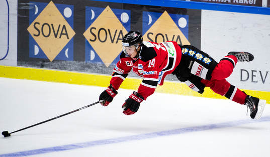 Malmös Patrik Blomberg kastar sig
