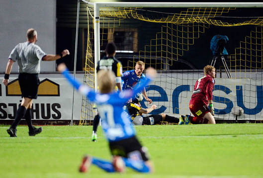 Halmstads GudjÄ≥n Baldvinsson gör 1-2