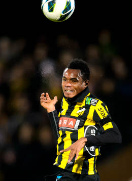 Häckens Nasiru Mohammed nickar bollen