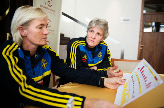 Assisterande förbundskapten Lilie Persson och
