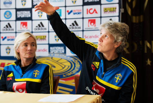 Assisterande förbundskapten Lilie Persson och