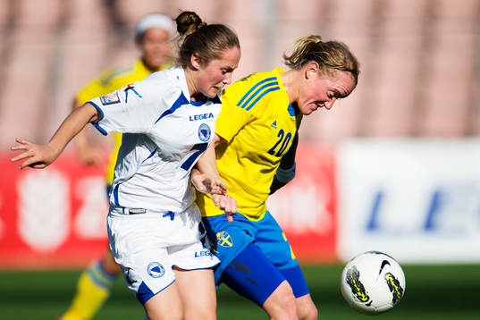 Bosnien-Hercegovinas Monika Kulis i en närkamp med