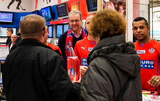 Paul Myllenberg klubbchef i Helsingborg värvar folk till