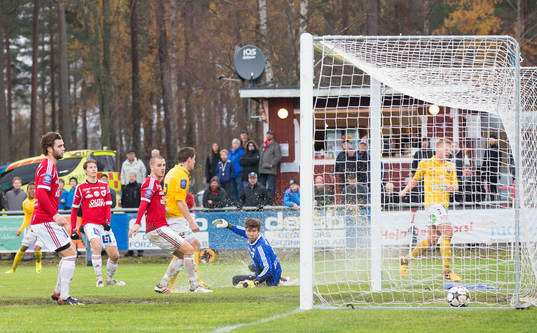 Falkenbergs Per Frick gör 0-1 till Falkenberg