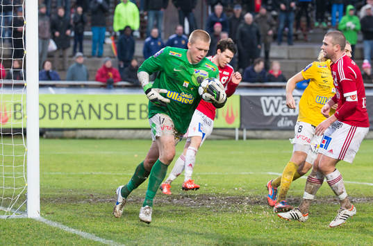 Falkenbergs målvakt Jesper Hansen och Degerfors Alexander