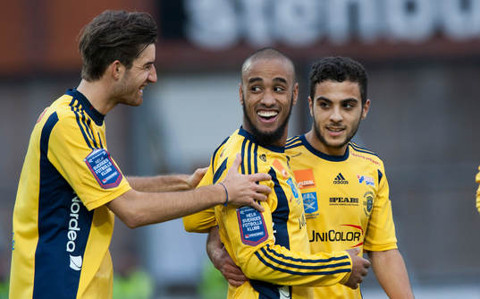 Ängelholms Junes Barny gör 3-2 på en underbar frispark