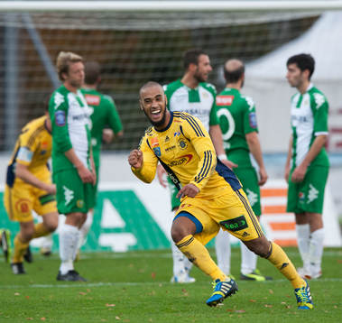 Ängelholms Junes Barny gör 3-2 på en underbar frispark