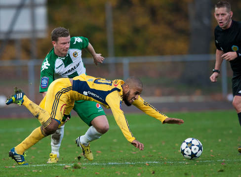 Ängelholms Junes Barny stoppas av Thomas Guldborg