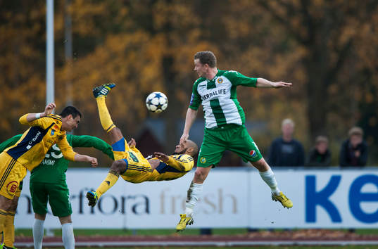 Ängelholms William Robert Warshaw gör 2-0 medan