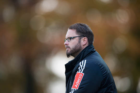 Ängelholms tränare Joakim Persson i matchen i Superettan