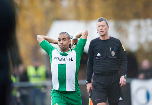 Hammarbys Billy Berntsson inkast i matchen i Superettan