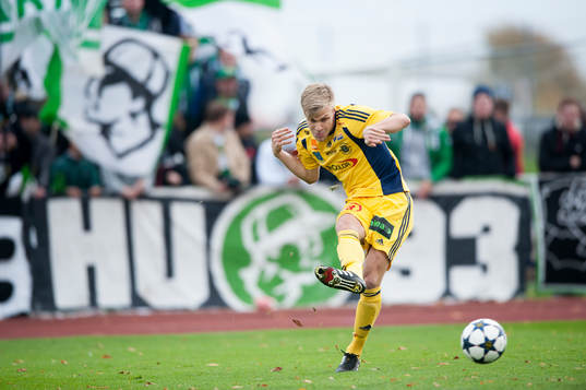 Ängelholms Robin Nilsson i matchen i Superettan mellan