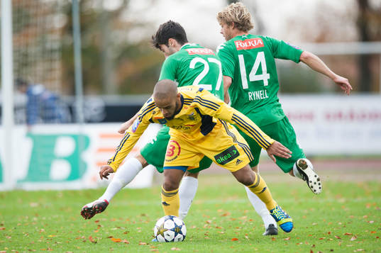 Ängelholms Junes Barny vänder bort två Bajen-lirare i
