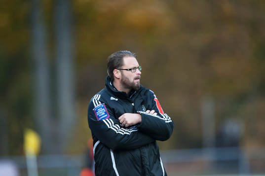 Ängelholms tränare Joakim Persson i matchen i Superettan