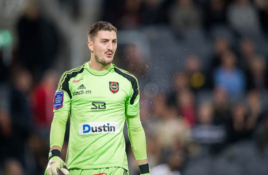 Brommapojkarnas målvakt Ivo Vazgec