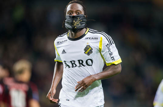 AIKs Martin Kayongo-Mutumba jublar