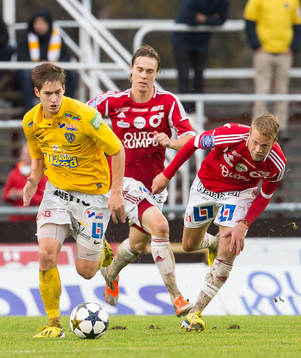 Falkenbergs Victor Sköld och Degerfors Daniel Sundgren (h)