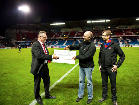 Helsingborg får check från fotbolsförbundet materialares