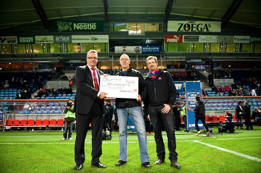 Helsingborg får check från fotbolsförbundet materialares