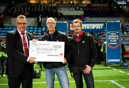 Helsingborg får check från fotbolsförbundet materialares
