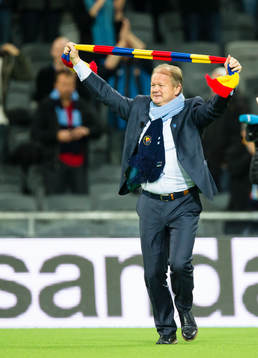 Djurgårdens tränare Per-Mathias Högmo avtackas och