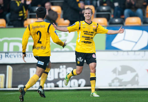 Mjällbys Craig Henderson har dundrat in 2-0 och Mahmut