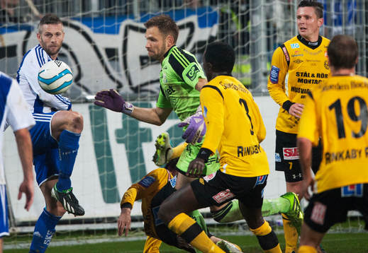 Rörigt framför John Alvbåge i IFK Göteborgs mål som