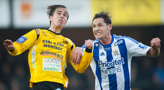 Mjällbys Andreas Blomqvist och Göteborgs Philip Haglund i