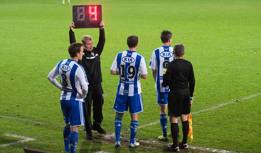 Byte, IFK Göteborg byter spelare och fjärdedomaren
