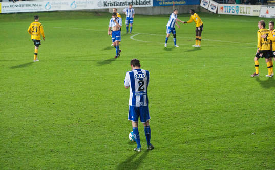 Matchen är slut och spelarna tackar för matchen i