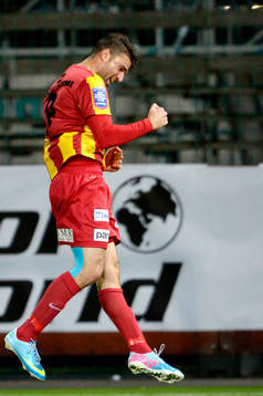 Syrianskas Mattias Mete firar att han gjort 1-0