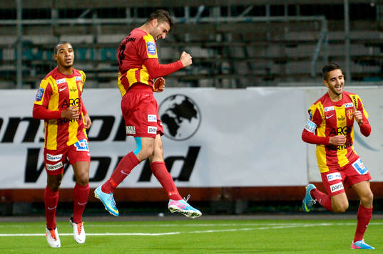 Syrianskas Mattias Mete firar att han gjort 1-0