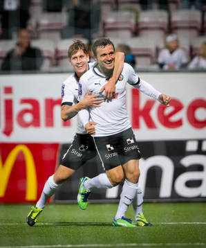 Örebros Shpetim Hasani gör 3-0 till Örebro och jublar