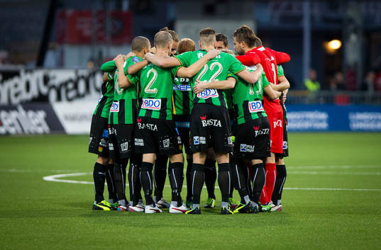 GAIS innan avspark  i Superettan mellan Örebro och GAIS