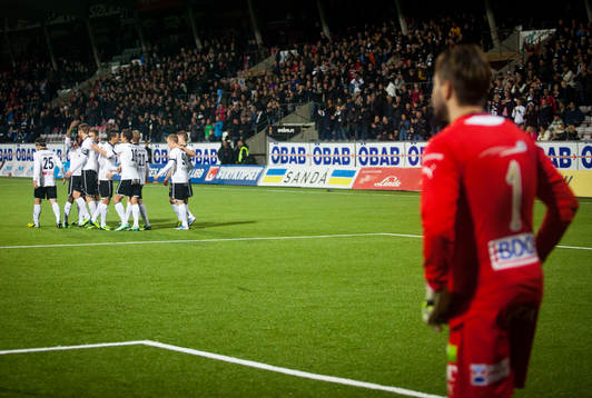 Örebros Daniel Gustavsson gör 6-1 och jublar medans GAIS