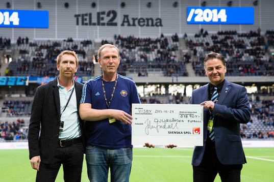 Djurgårdens Putte Troedsson (mitten) och Mats Lundholm (h)