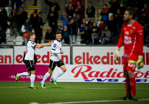 Örebros Shpetim Hasani gör 3-0 till Örebro och jublar