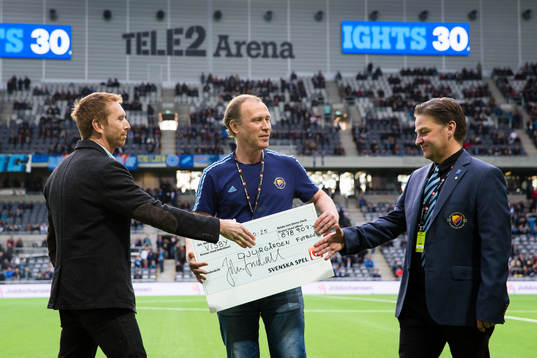 Djurgårdens Putte Troedsson (mitten) och Mats Lundholm (h)