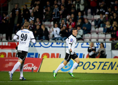 Örebros Shpetim Hasani gör 3-0 till Örebro och jublar